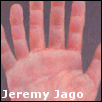 Het boek en de 

auteur.Samenvatting: Jeremy Jago weet van zichzelf alleen hoe hij heet. Toen hij als tweejarig jongetje op het terrein van 

Huize Eliza gevonden werd, had hij een ketting om met een naamplaatje met daarop: Jeremy Jago, 15-06-1992, nummer 36. Hij 

groeit op in het weeshuis. Aan zijn rechterhand prijken zes vingers en uit zijn zesde vinger schieten soms paarse vonken. Er 

zijn meer onverklaarbare gebeurtenissen, waardoor hij veel bekijks trekt.