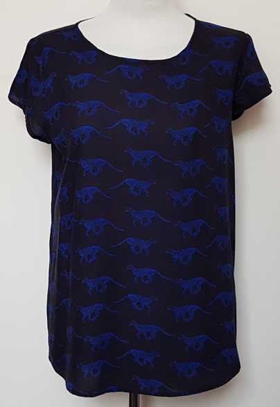 Jacqueline de Yong zwarte blouse met blauwe tijger prints mt. 36