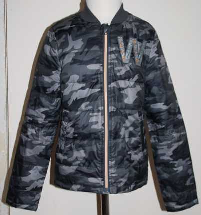 140.IKKS grijs gewatteeerd camouflage jasje mt. 140