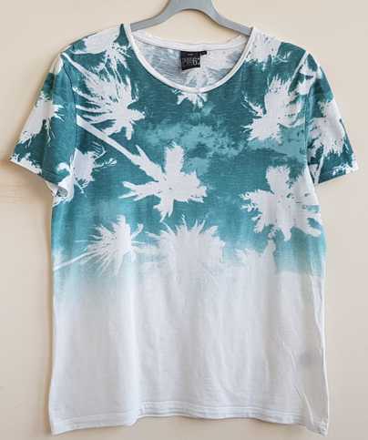 We wit t-shirt met blauw/groene prints mt. L