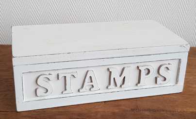 Wit houten kistje voor postzegels