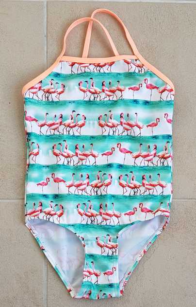 110.Hema wit/groen badpakje met flamingo’s mt. 110/116