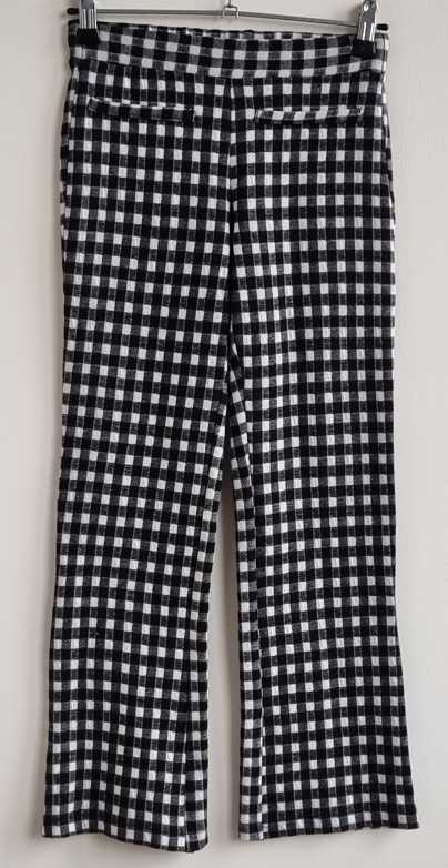 Zara zwart/wit geblokte broek met flair pijp mt. 140