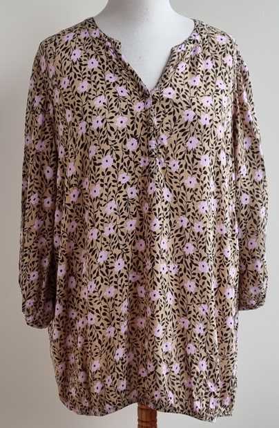 Zhenzi beige blouse met lila bloemen print mt. 50/52 (1)