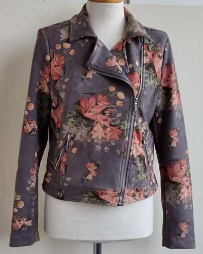 Miss Etam grijs suedine jasje met bloemen prints mt. 38