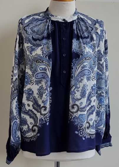 H & M donkerblauw/witte blouse met paisley prints mt 38