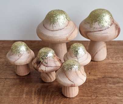6 Houten paddenstoelen met gouden glitter