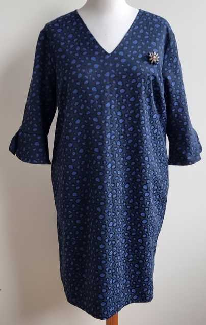 AMaNIA Mo donkerblauwe jurk met bewerking mt. 46